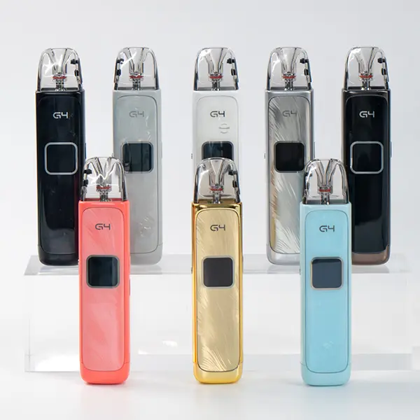 Uwell Caliburn G4 Pod Kit in 7 Farben – schwarz, silber, gold, weiß, rosa, blau und mint auf Displayständern