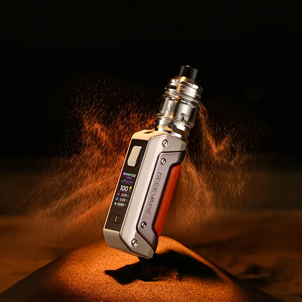 GeekVape Aegis Solo 3 Kit 18650 in Silber-Rot mit Tank und Display, Seitenansicht