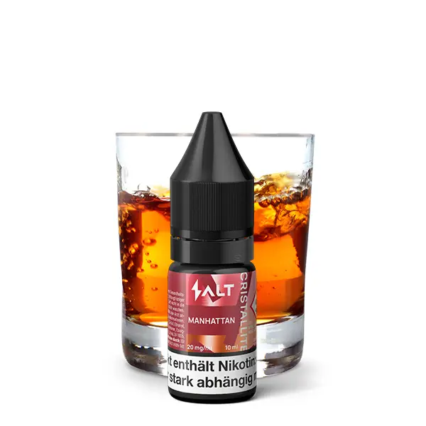 salt-cristallite-manhatten-nikotinsalz-1.jpg 10ml-Flasche vor einem Whiskey-Cola-Drink – SALT Cristallite Manhattan Nikotinsalz-Liquid