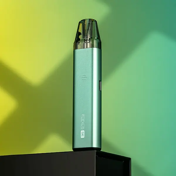 Aspire Flexus SE Pod Kit in Mintgrün, schlankes Pod-System stehend auf dunkler Fläche vor gelbgrünem Hintergrund