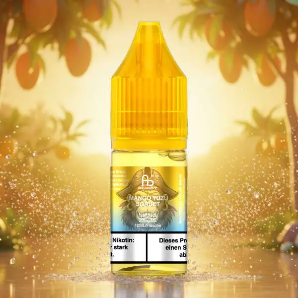 Fumot Mango Yuzu Sorbet 10ml Nikotinsalz-Liquid, goldgelbe Flasche vor Mango-Baum-Hintergrund