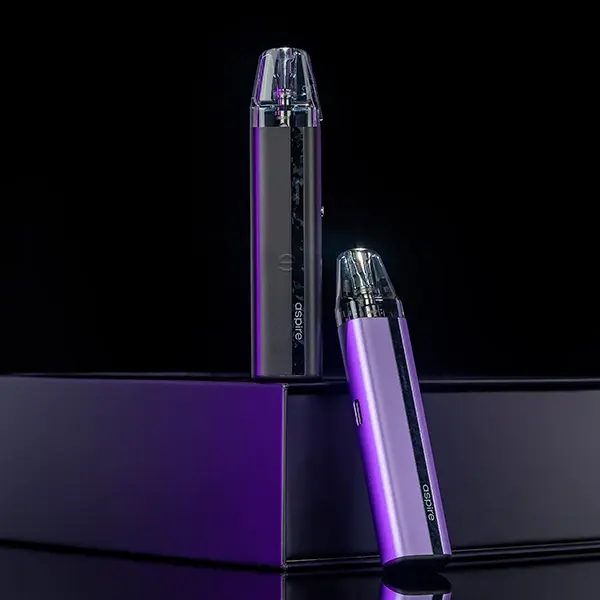Aspire Flexus SE Pod Kit in Schwarz-Lila, zwei Ansichten des schlanken Pod-Systems vor dunklem Hintergrund