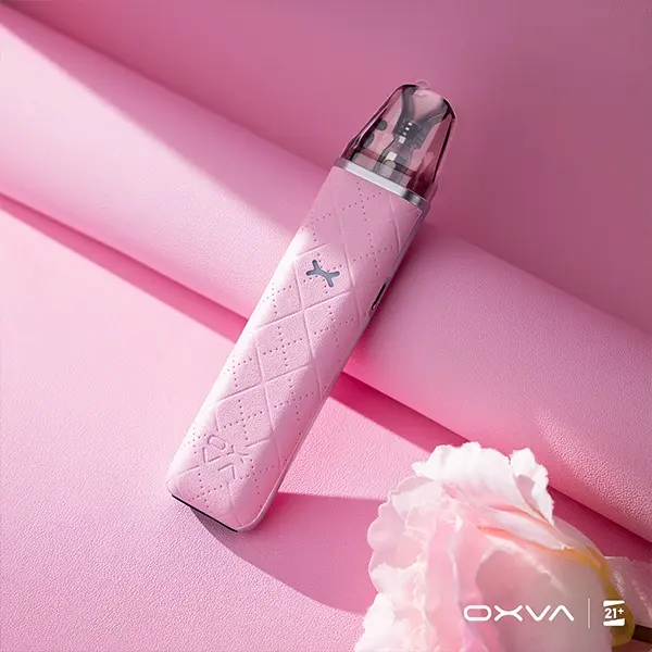 Oxva Xlim Go Pod Kit in Pink – schlankes Pod-System mit strukturiertem Gehäuse und eingesetztem Pod, stehend