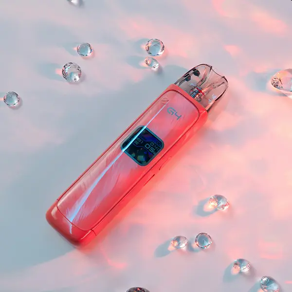 Uwell Caliburn G4 Pod Kit in leuchtendem Korallenrosa mit kleinem Display, liegend zwischen Glasperlen