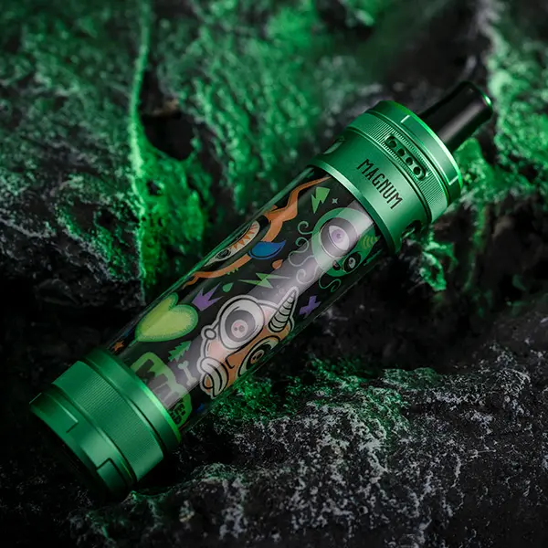 Aspire Magnum Pod Kit in Grün mit buntem Resin-Muster, aufrecht stehend, Frontansicht