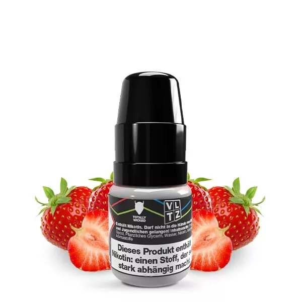 Schwarze 10ml Flasche VLTZ Süsse Erdbeere Nikotinsalz-Liquid von Totally Wicked mit Erdbeeren im Hintergrund