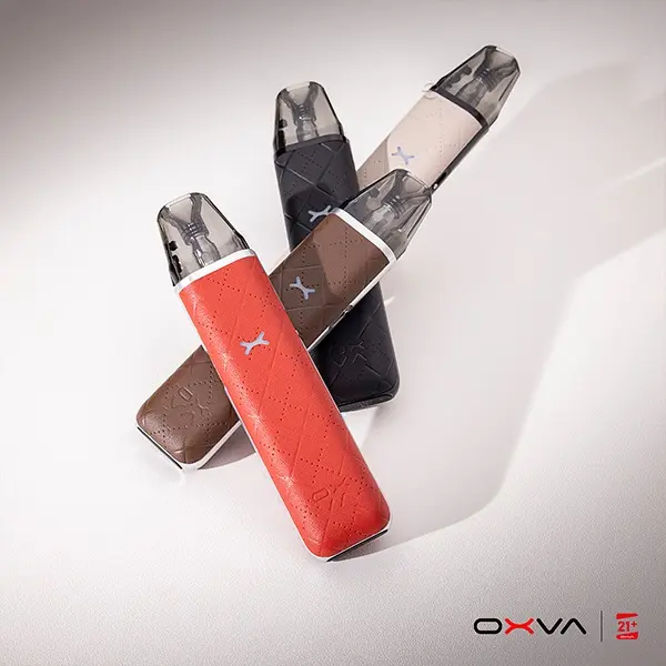 Oxva Xlim Go Pod Kit – drei Geräte in Rot, Schwarz und Braun nebeneinander liegend, Gruppenansicht