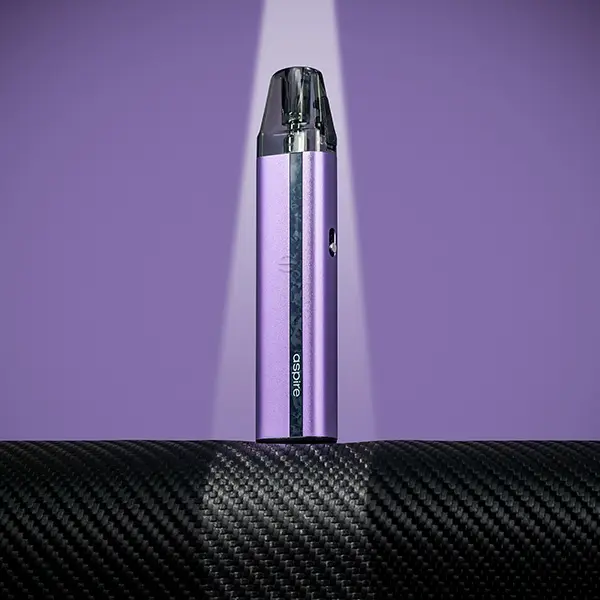 Aspire Flexus SE Pod Kit in Hellviolett, schlankes Pod-System stehend vor violettem Hintergrund mit Lichtstrahl